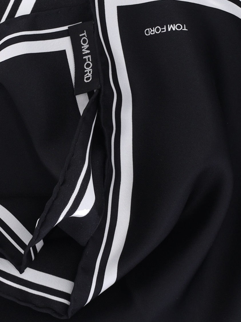 Tom Ford Contrast Detail Pocket Square – Black