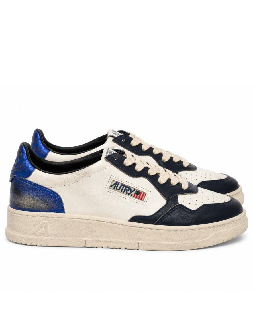 Autry Low-Top Vintage Sneakers With Blue Accents And Classic Design