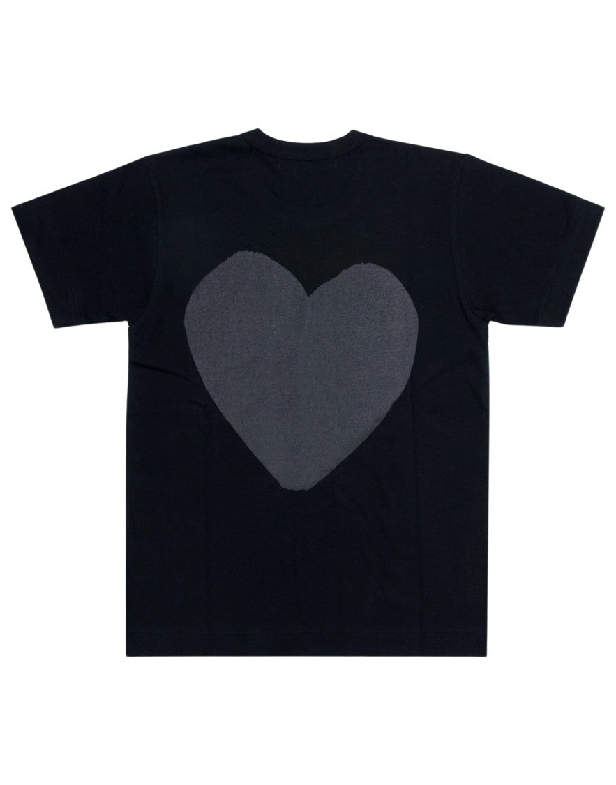 Cdg Play Matte Heart Graphic Black T-Shirt With Relaxed Fit
