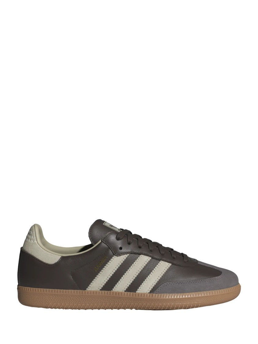 Adidas Low-Top Sneaker With Contrasting Stripes And Textured Sole