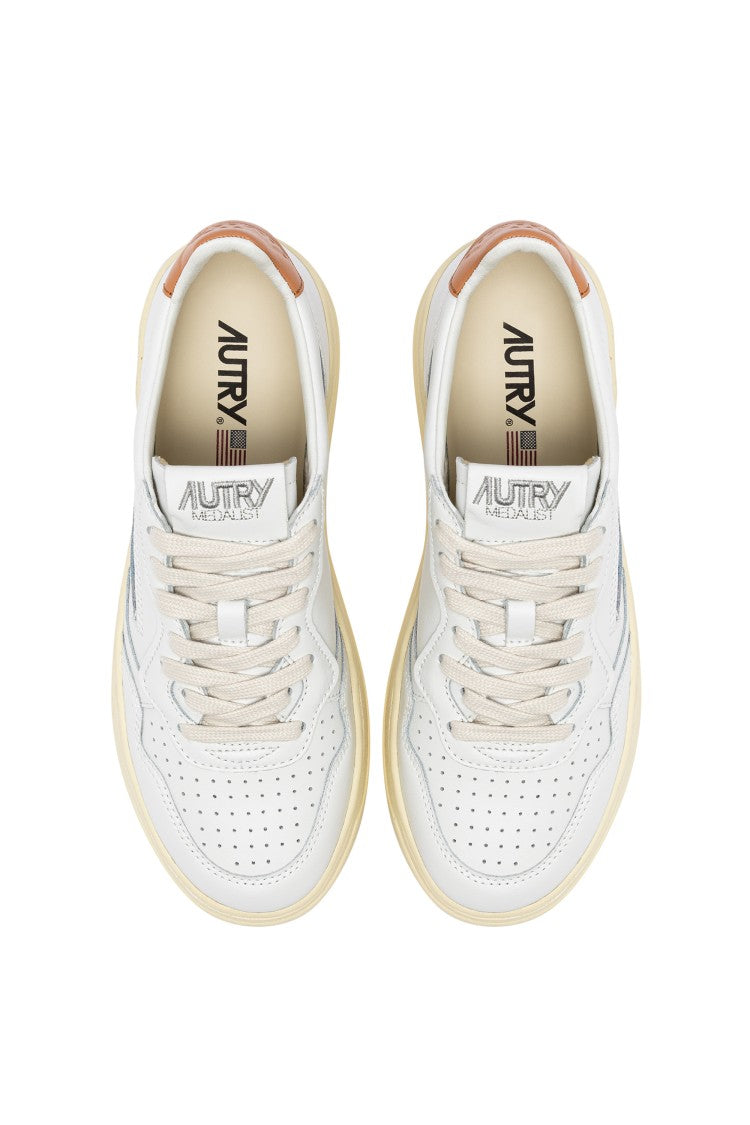 Autry Women’S Medalist Sneakers Hazelnut Heel Tab