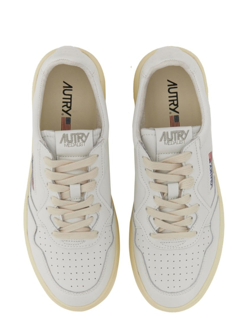 Autry Medalist Low Leather Sneakers
