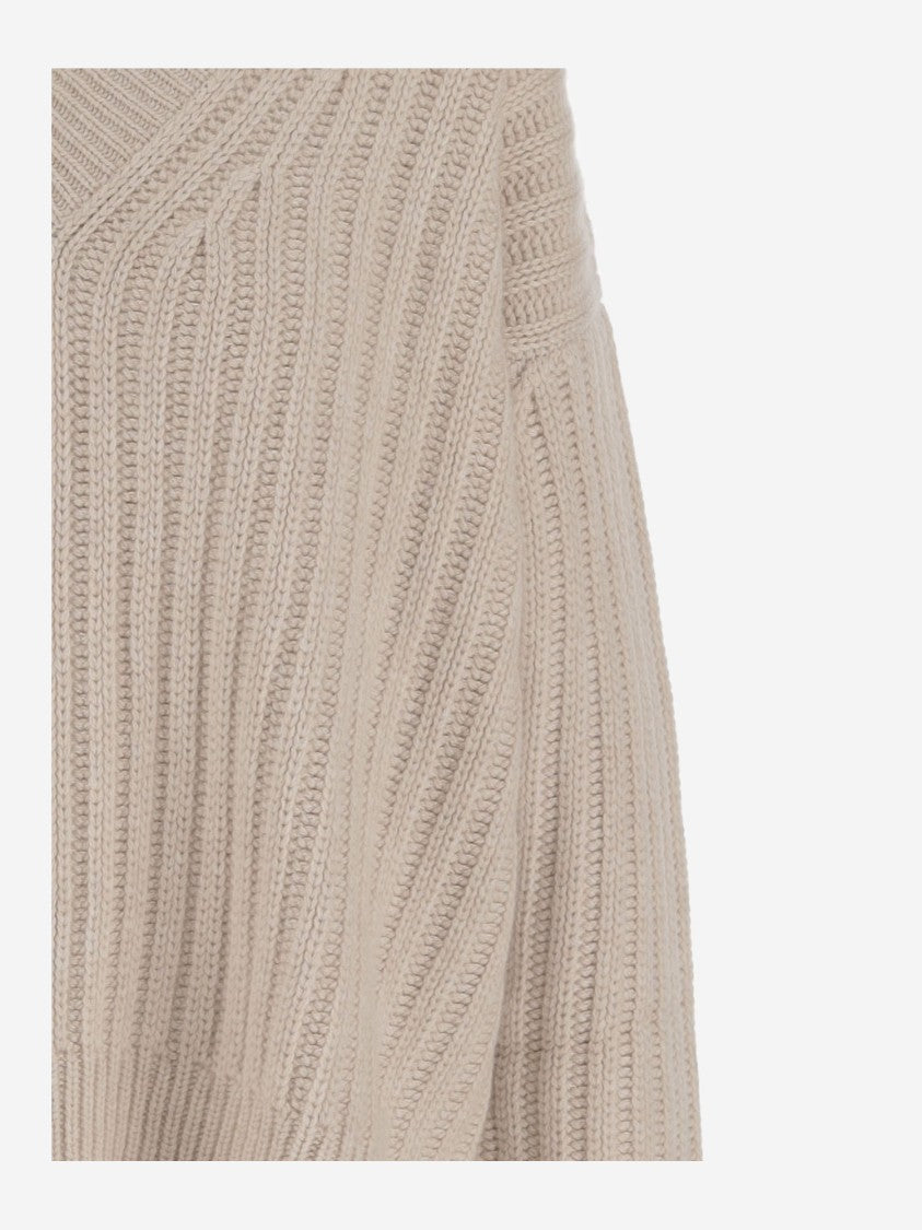 Allude V-Neck Cashmere Sweater With Rib Knitting And Elasticized Edges