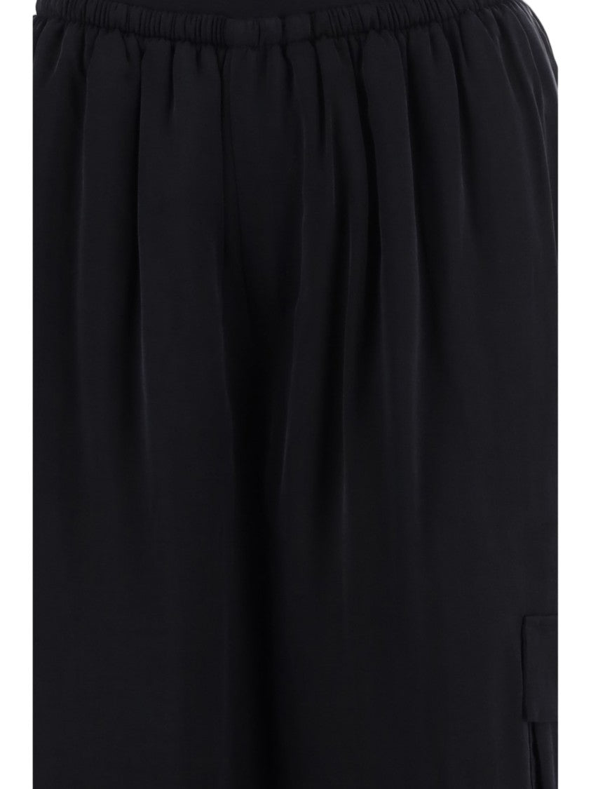 Alainpaul Knee-Length Black Shorts With Elastic Waistband And Utility Pockets