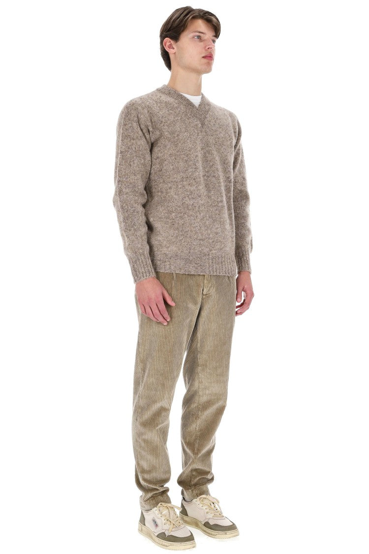 Howlin Shetland Boxy Fit Wool V-Neck Sweater