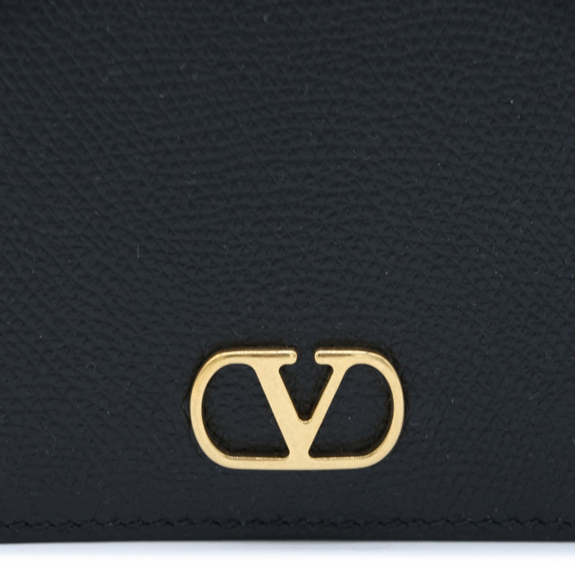 Valentino Garavani Textured Surface Handbag With Detachable Chain Strap