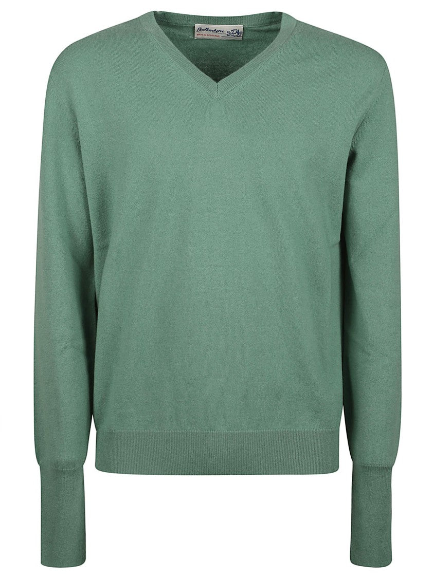 Ballantyne Plain Stitch V-Neck Cashmere Sweater