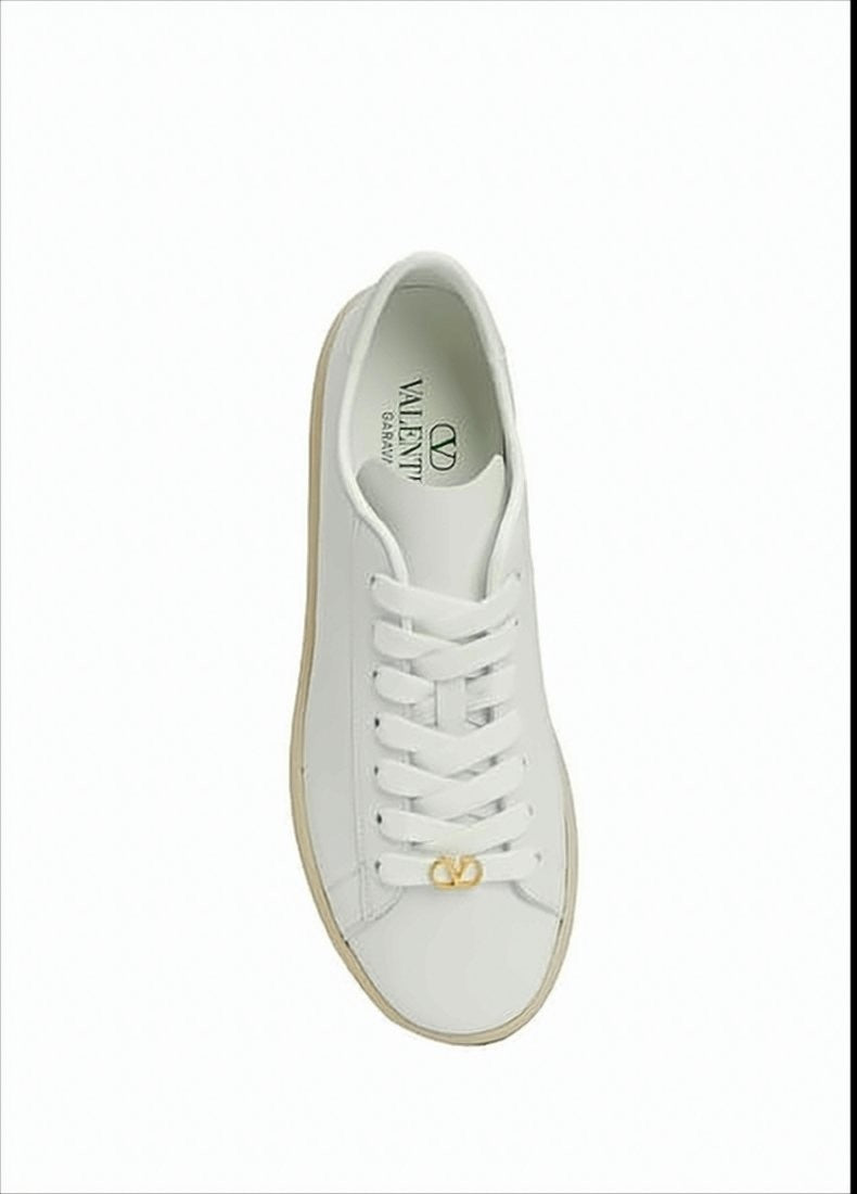 Valentino Garavani Low-Top Smooth Leather Sneakers With Gold-Tone Logo