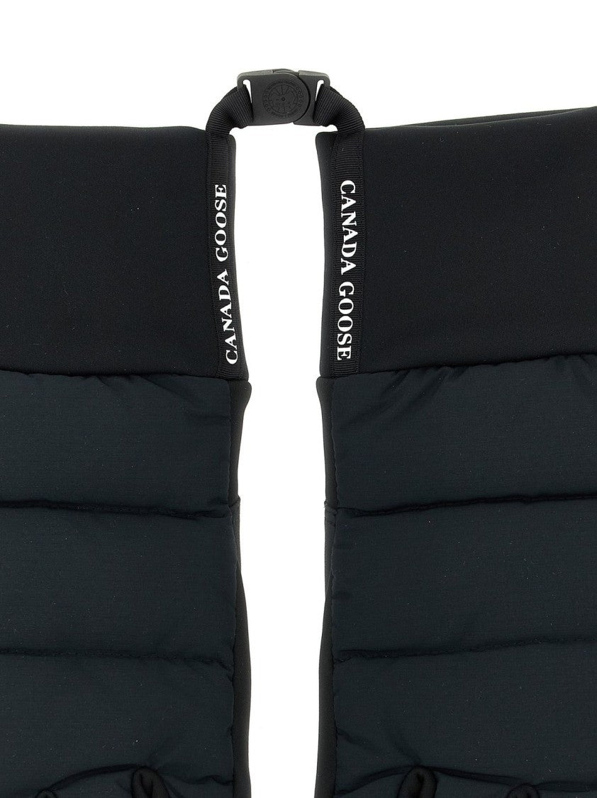 Canada Goose Black Gloves With Minimalist Aesthetic