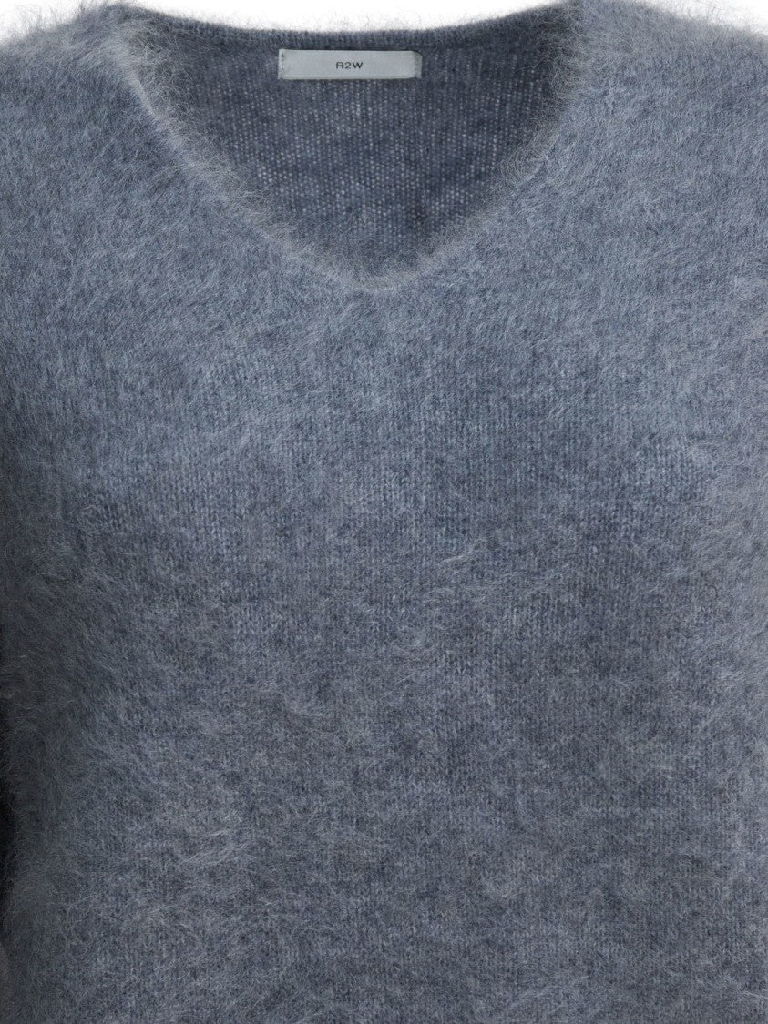 R2w Plush V-Neck Cashmere Knitwear With Cropped Silhouette
