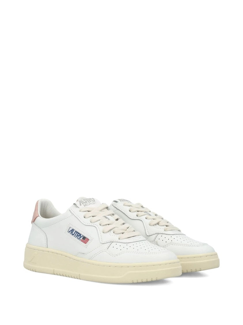 Autry Medalist Low Pink Accent Sneakers