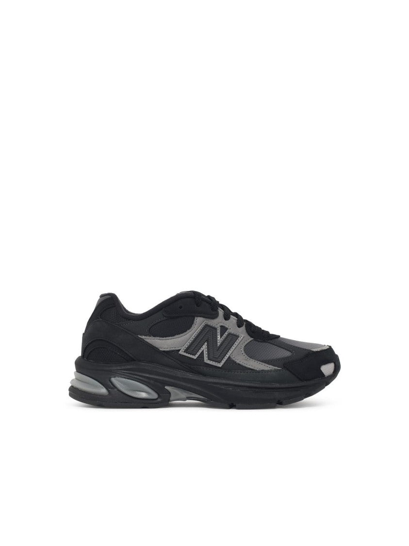New Balance Black Mesh Blend Sneakers With Suede Inserts And Padded Collar