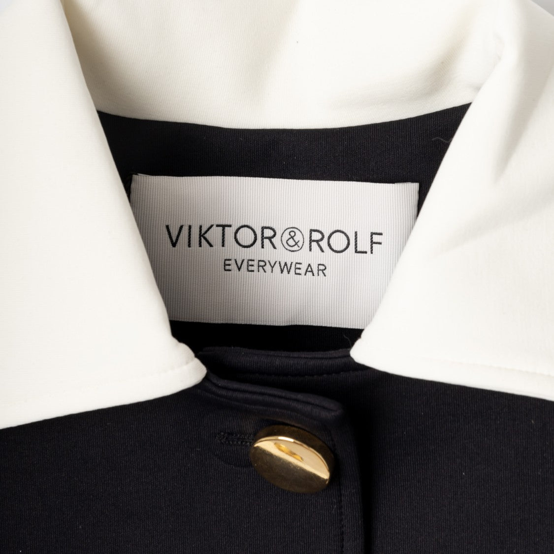 Viktor & Rolf Cropped Black Jacket With Contrasting White Collar
