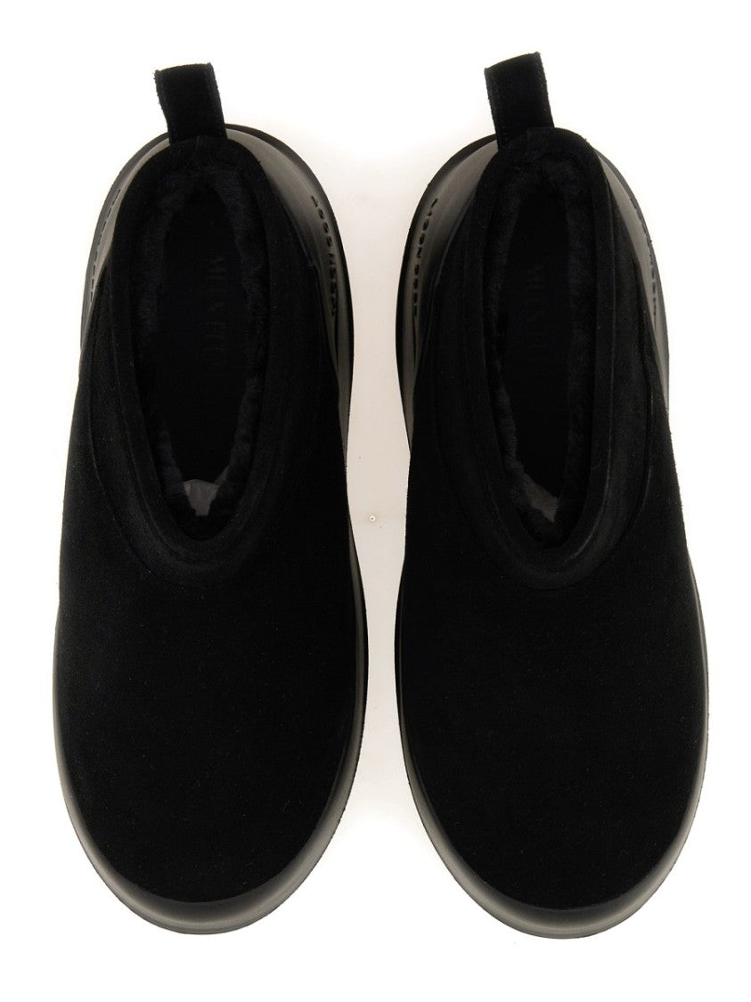 Moon Boot Low Ankle Black Boot With Streamlined Silhouette