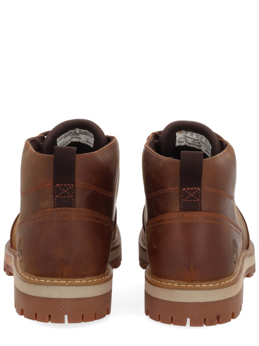 Timberland Sturdy Brown Leather Boots With Lace-Up Front And Rugged Sole