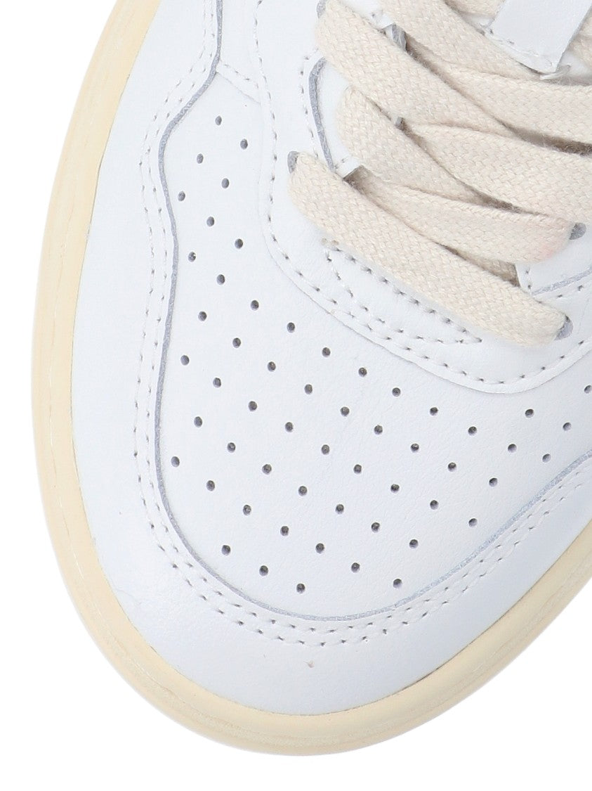 Autry "Medalist" Low-Top Sneakers White