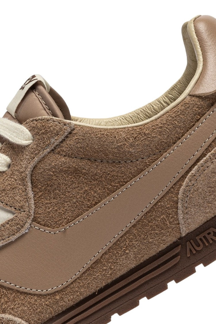 Autry Windspin Low Sue Lea Peanut Sneakers