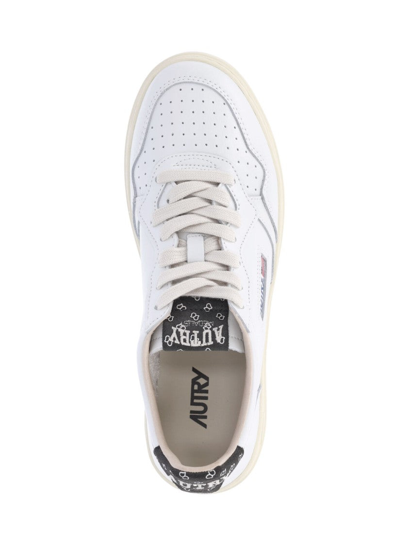 Autry Rounded Toe Low-Top Sneakers With Multicolor Logo Patch