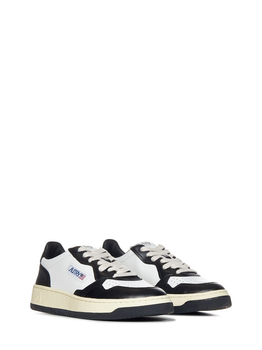 Autry White/Black Lace-Up Sneakers