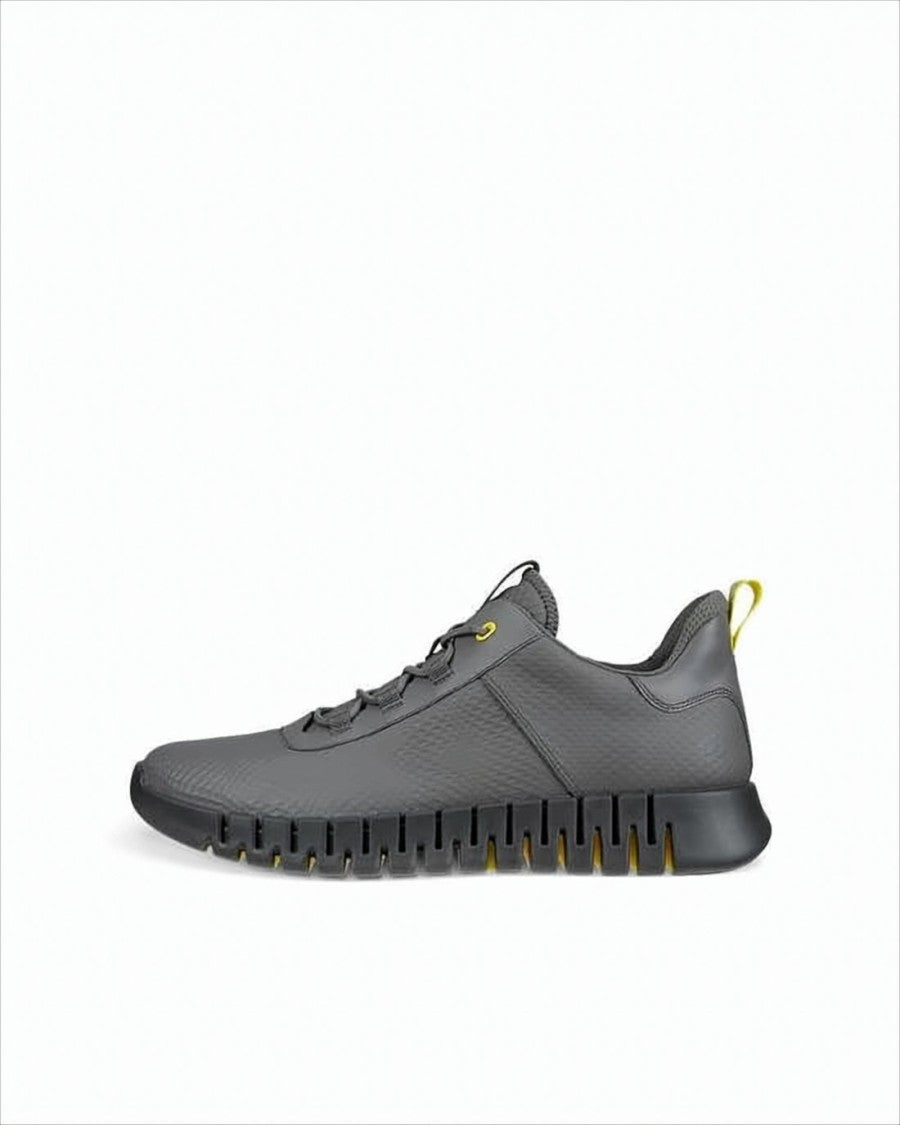 Ecco Streamlined Black Leather Sneakers With Textured Finish