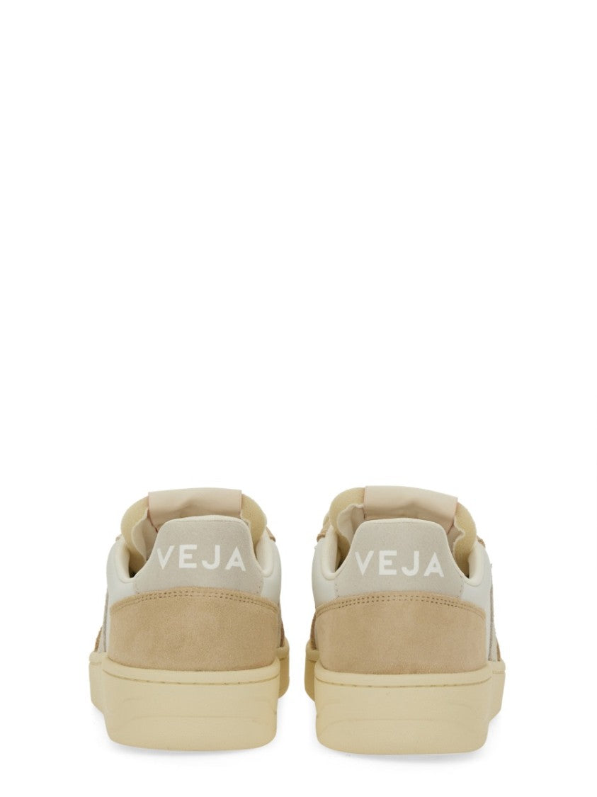 Veja "V-82" Sneaker