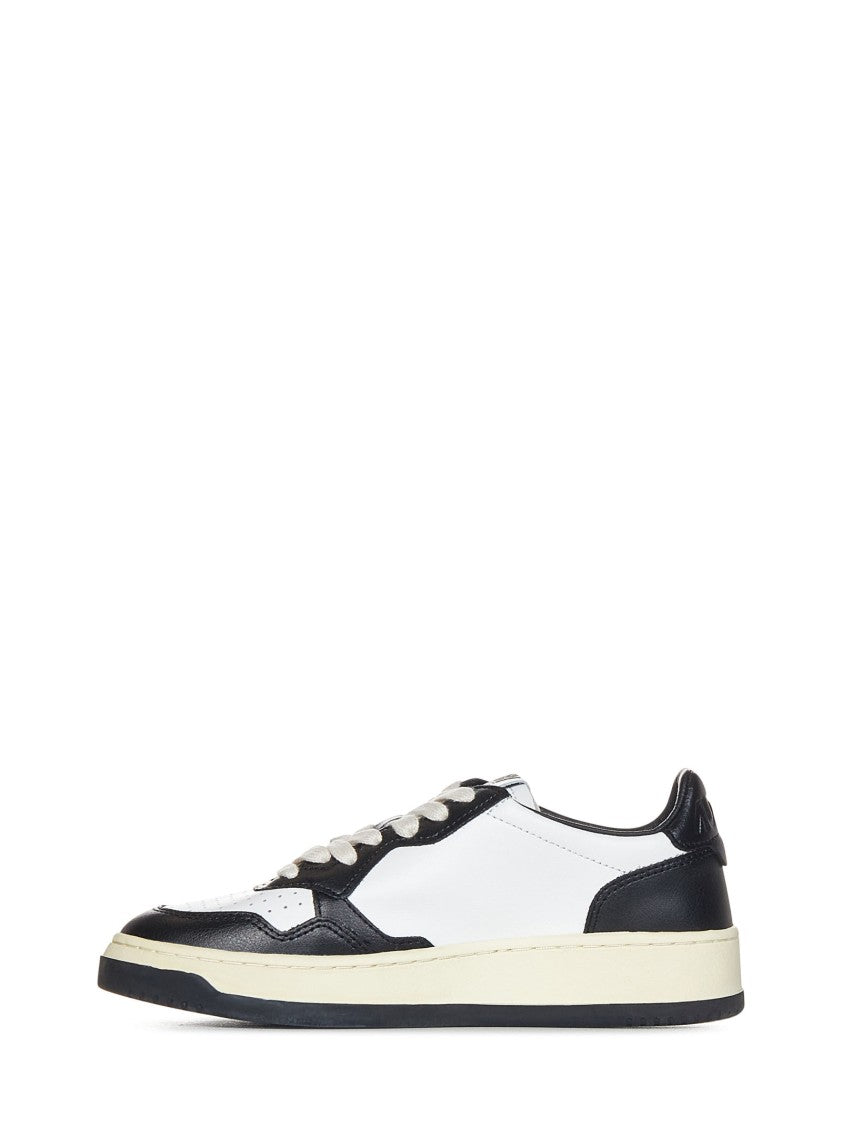 Autry White/Black Lace-Up Sneakers