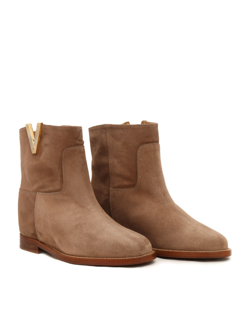 Via Roma 15 Ankle Boot With V-Cutout And Diamond Detailing