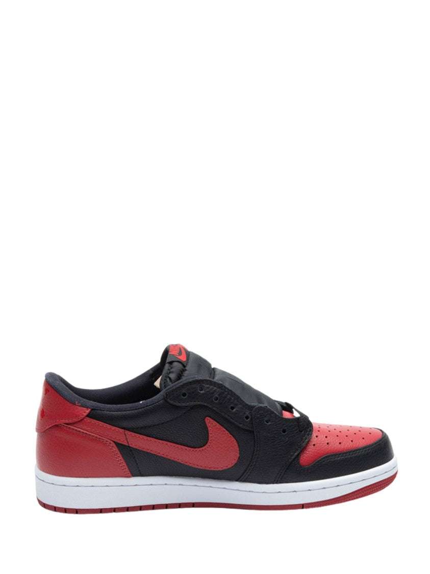 Nike Low-Top Leather Sneakers With Classic Design And Padded Comfort