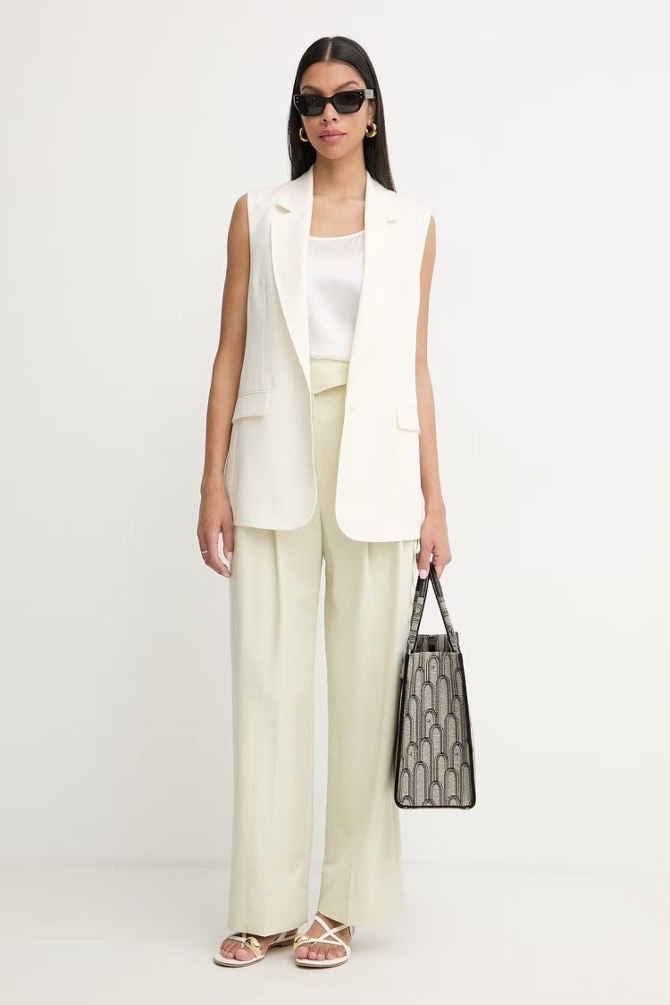 Max Mara Silky White Sleeveless Top With Classic Scoop Neckline