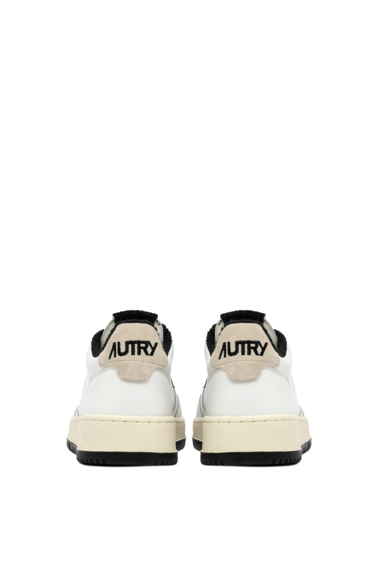 Autry Women’S Medalist Leather Sneakers