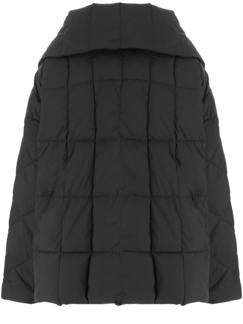 Ienki Ienki Short Down Jacket With Quilted Design And Lightweight Insulation