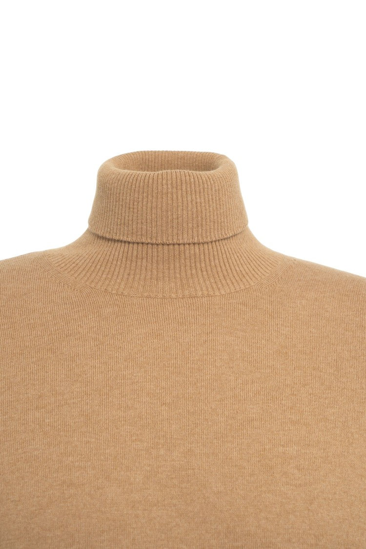 Kangra Relaxed Fit Turtleneck Sweater In Fine Knit