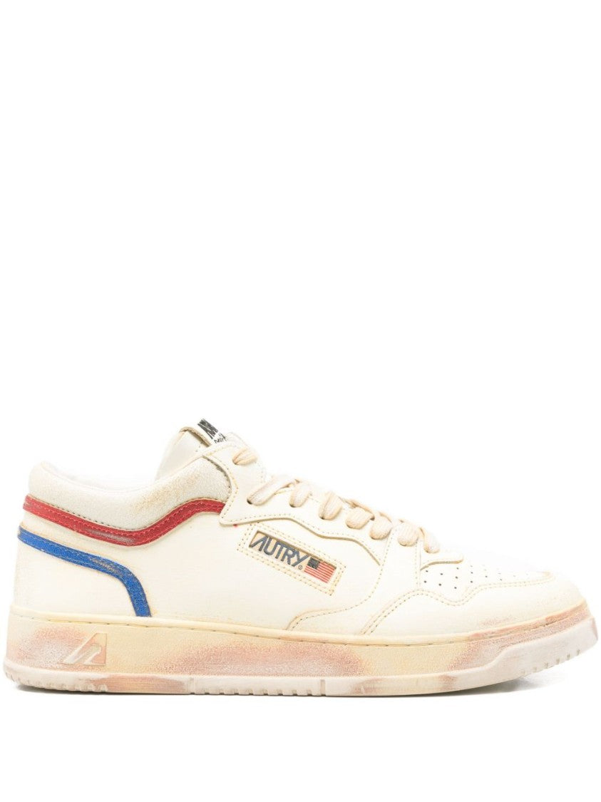Autry Vintage-Inspired Low-Top Sneakers With Red