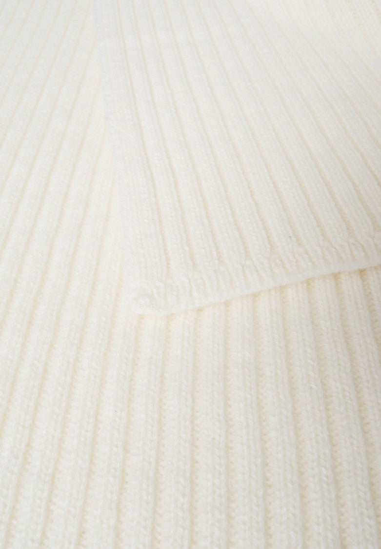Kangra Finely Ribbed Wool Scarf With Timeless Elegance