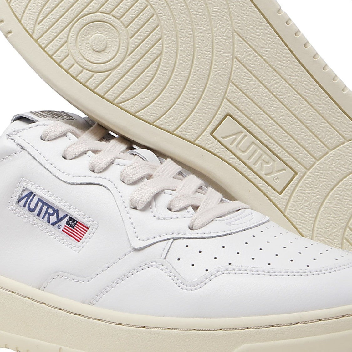 Autry White And Black Leather Medalist Sneakers