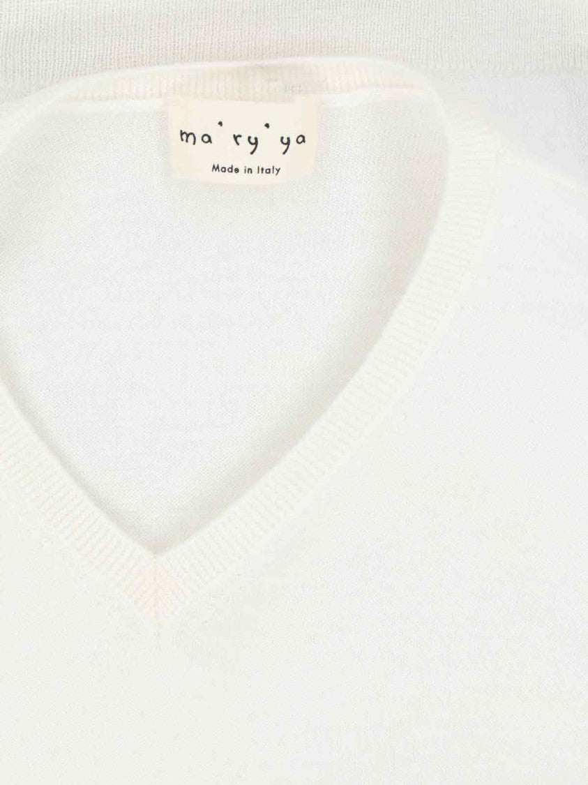 Ma'ry'ya Minimalist White Sweater With Classic Fit And Round Neckline