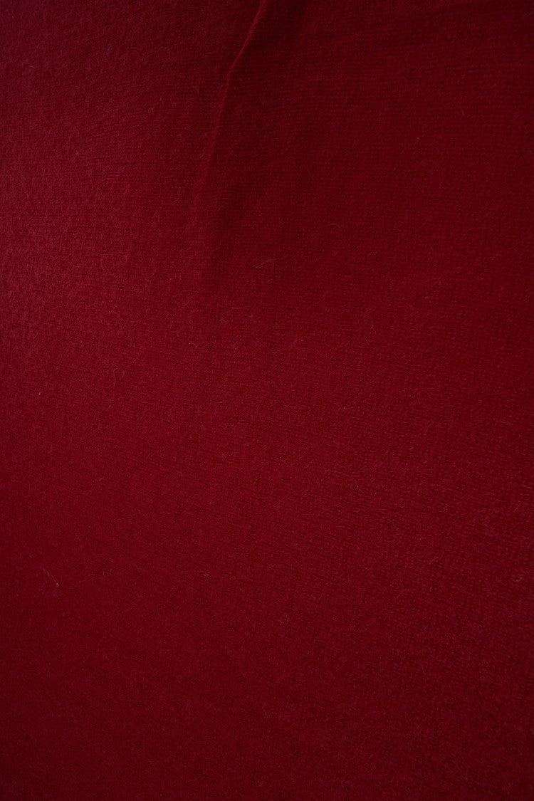 Crush Timeless Cashmere Scarf In Deep Red With Fine Knit Texture