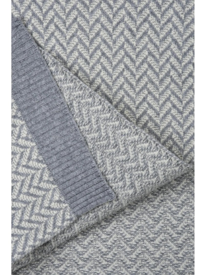 Kangra Textured Light Grey Wool Scarf With Subtle Herringbone Pattern