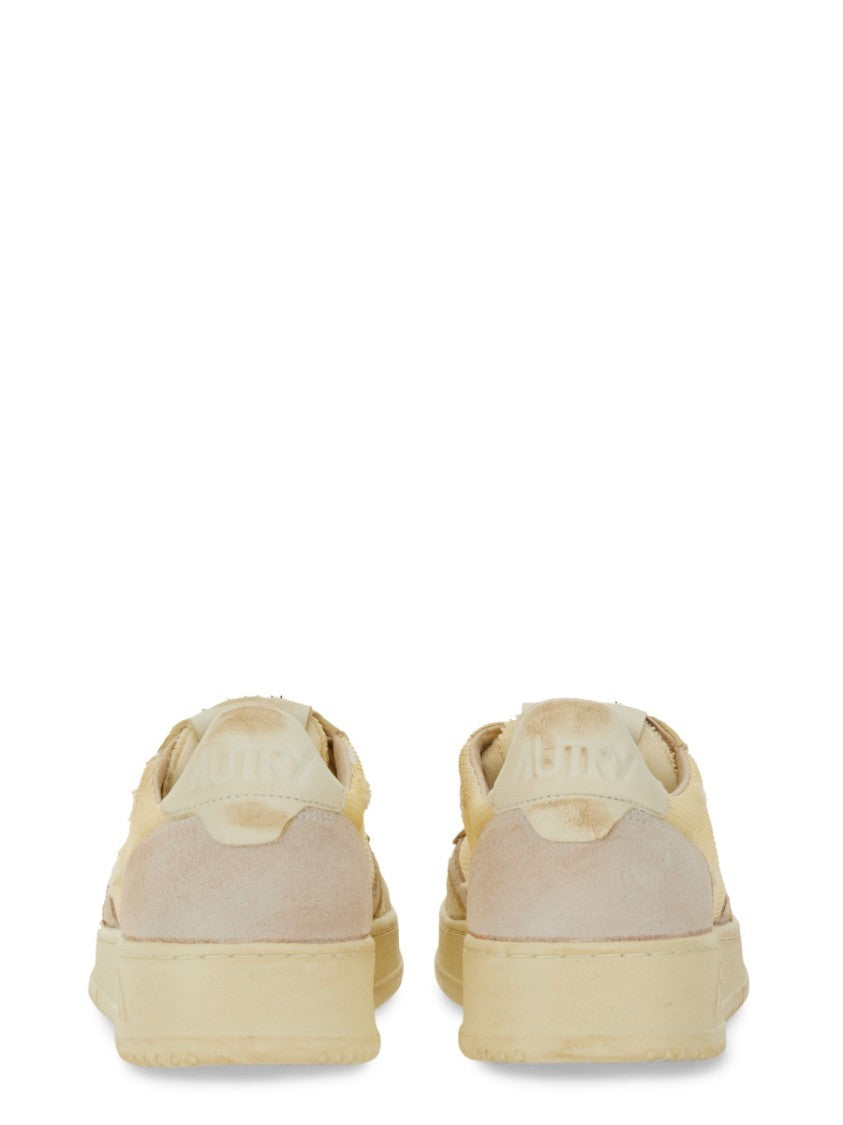 Autry Medalist Low Super Vintage Sneakers