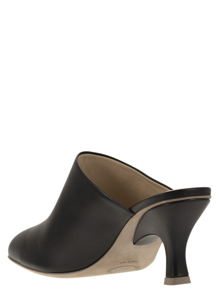 Tod's Refined Black Leather Sabot With Contrasting Details