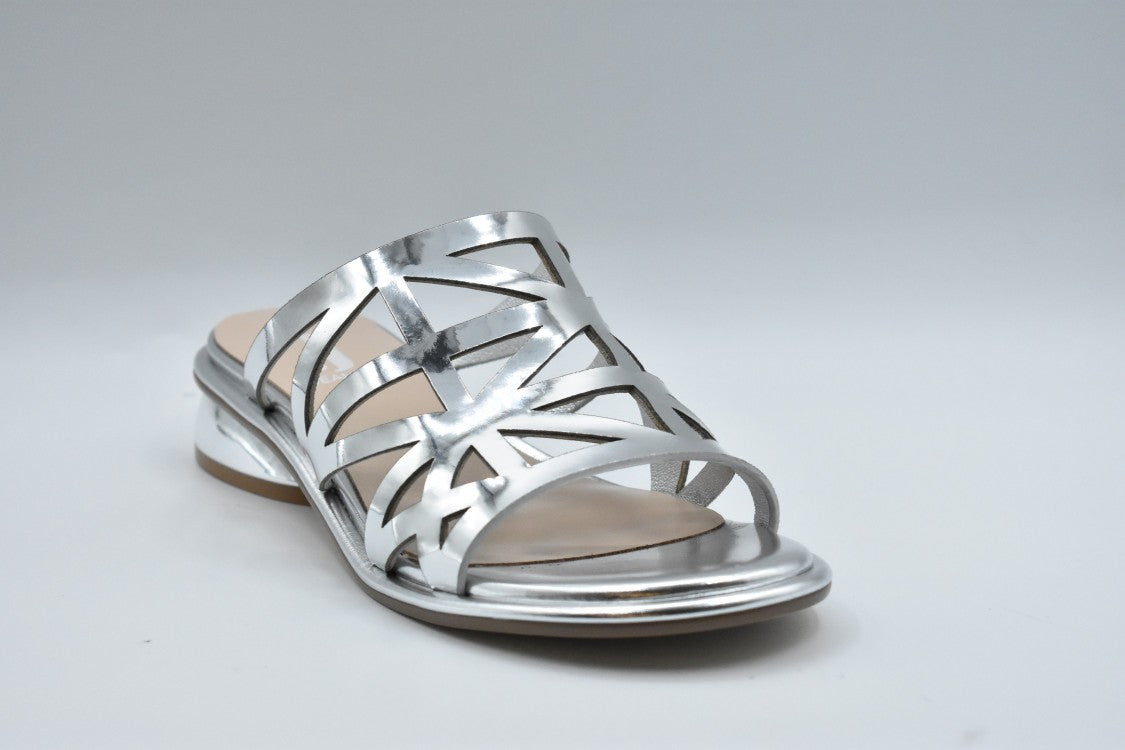 Jeannot Low-Heeled Sandals With Intricate Cut-Out Design