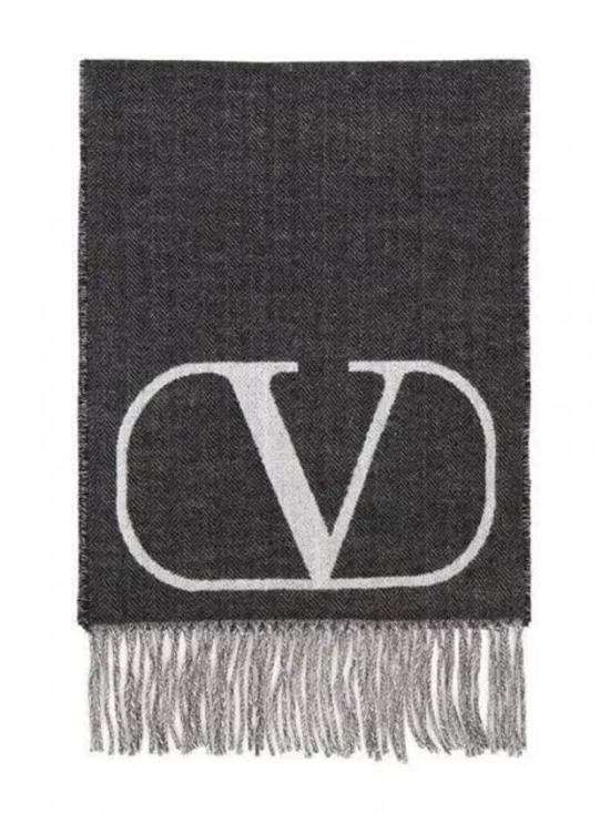 Valentino Garavani Rectangular Wool-Cashmere Scarf With Fringed Edges And Logo