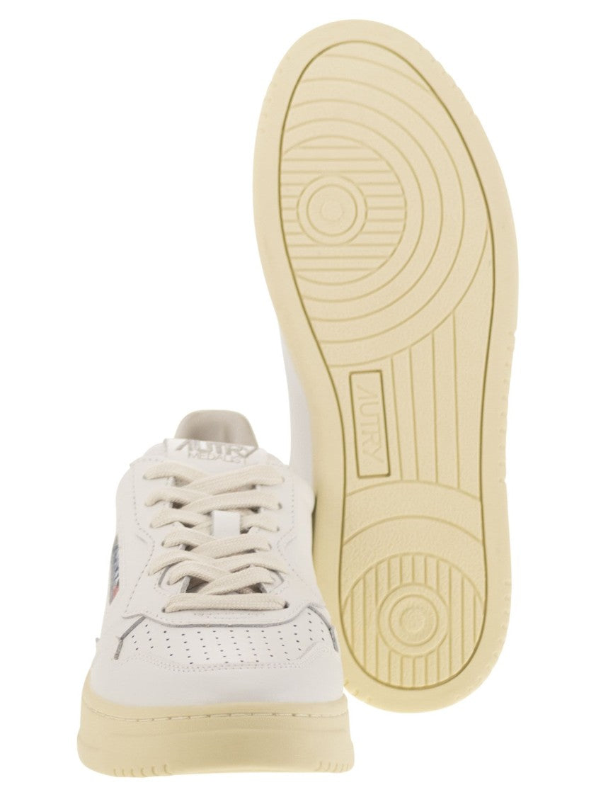 Autry Medalist Low - Leather Sneakers
