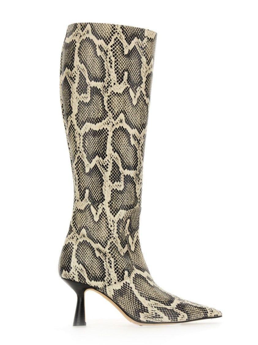 Aeydē "Esme" Boot