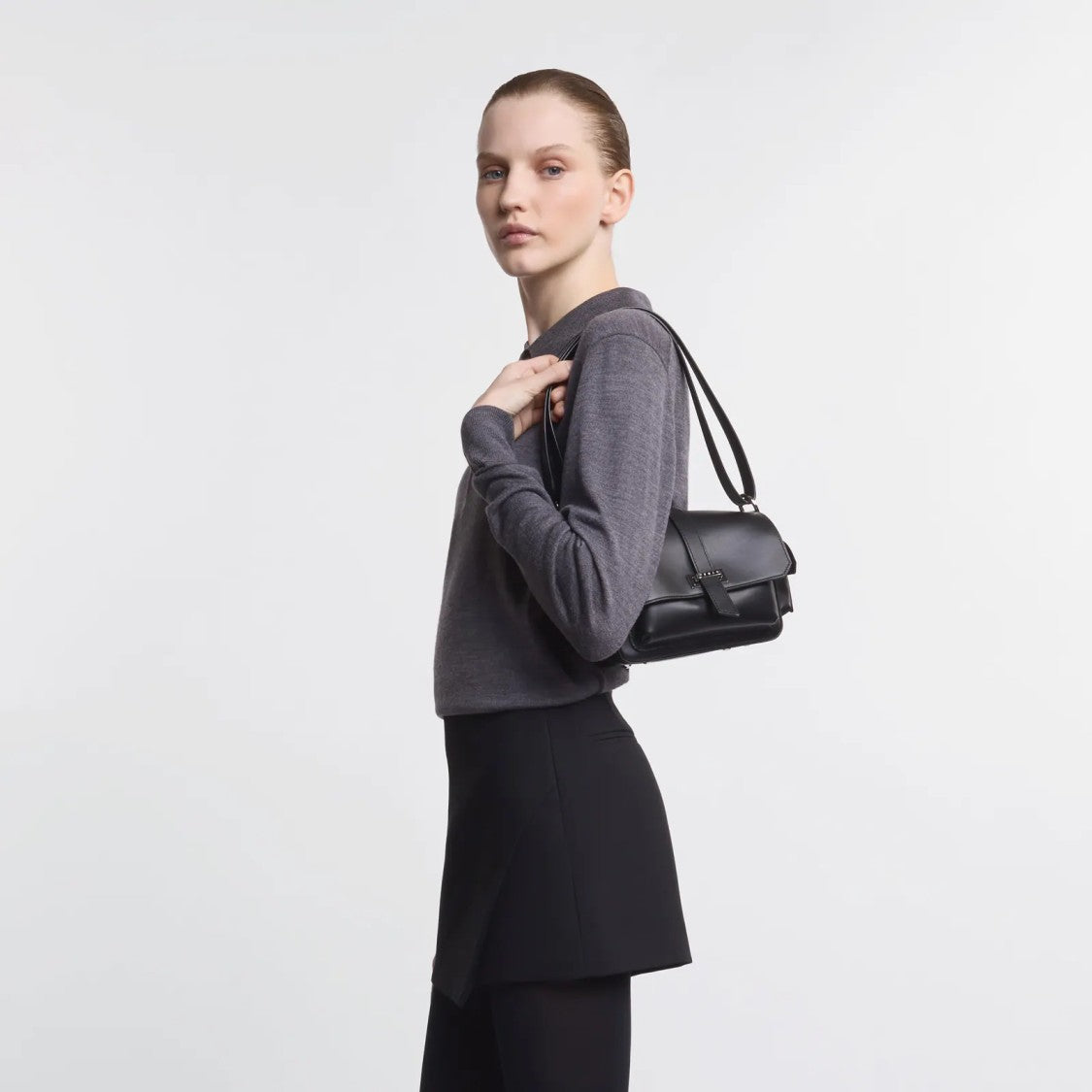 Hogan Compact Flap Shoulder Bag In Black