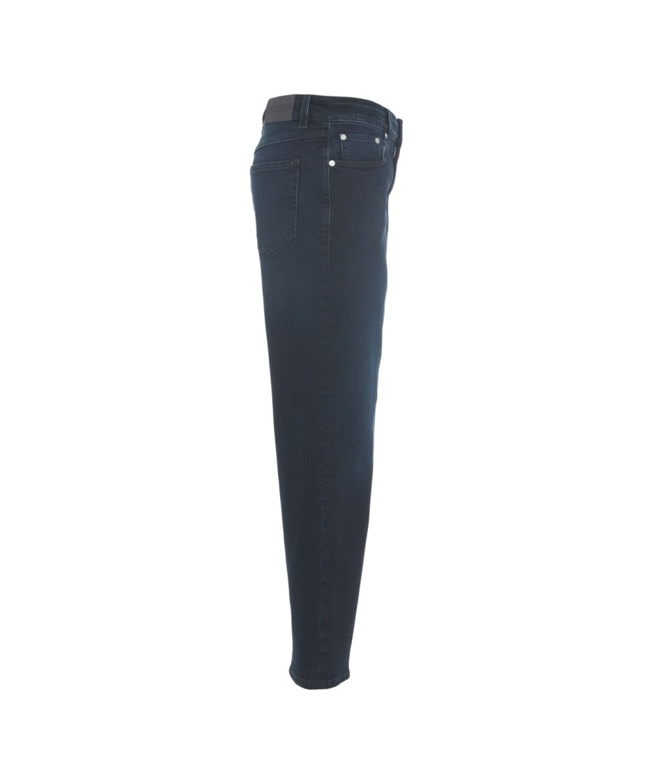 Closed Straight Leg Denim Jeans With Hidden Zipper Closure And Timeless Fit