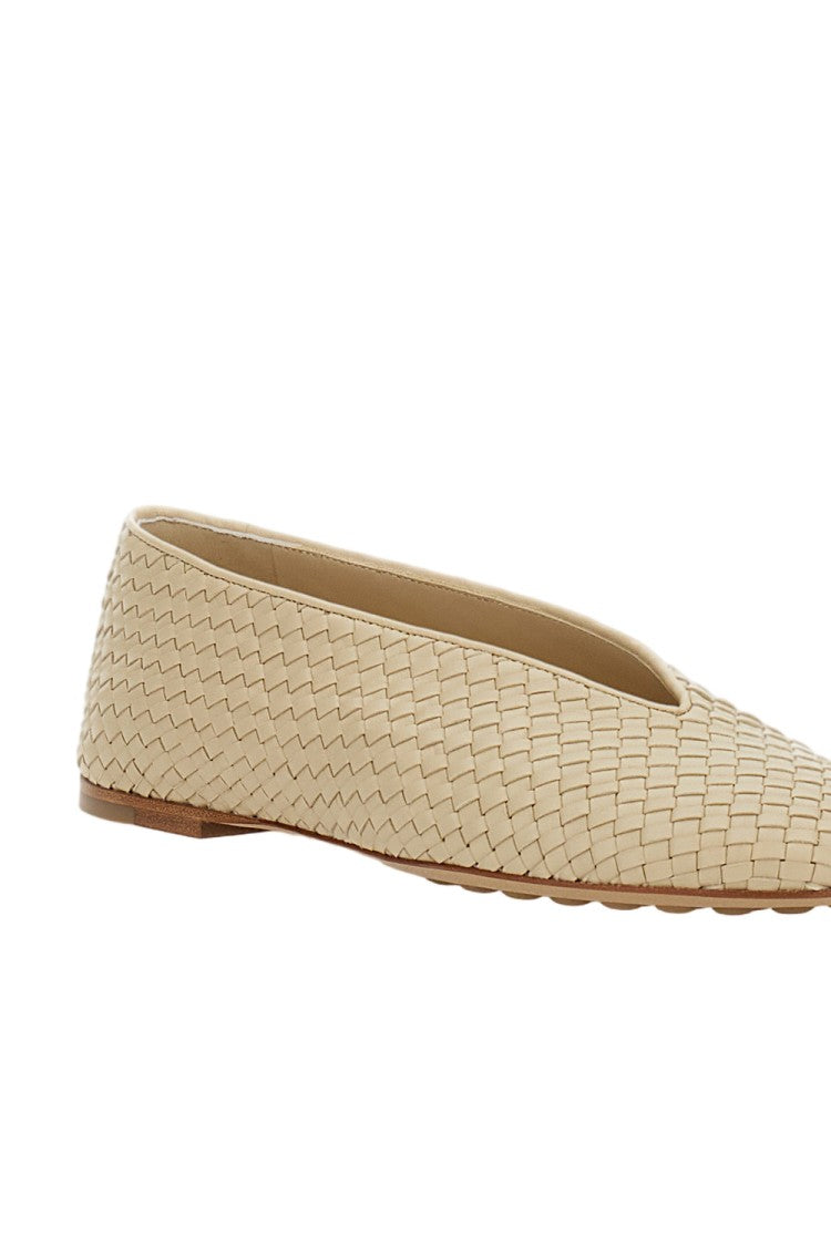 Bottega Veneta Woven Leather Flat Shoes Featuring Pointed Toe Design