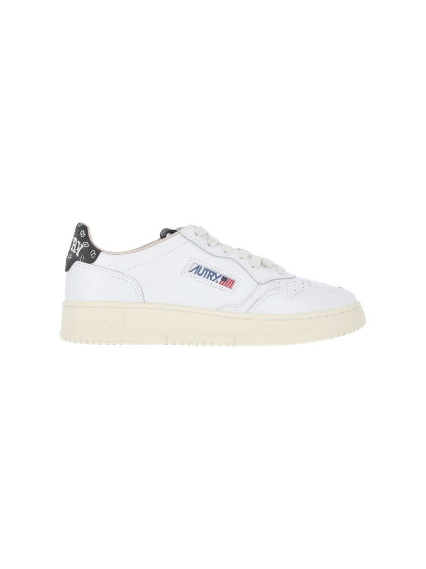 Autry Rounded Toe Low-Top Sneakers With Multicolor Logo Patch