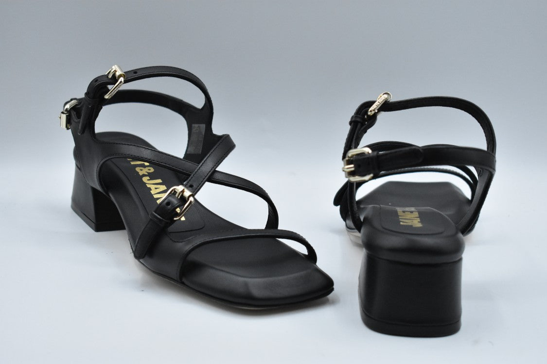 Janet & Janet Low Black Patent Leather Sandals With Elegant Straps