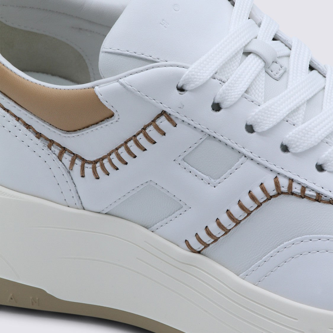 Hogan Low-Top White Sneakers With Streamlined Design